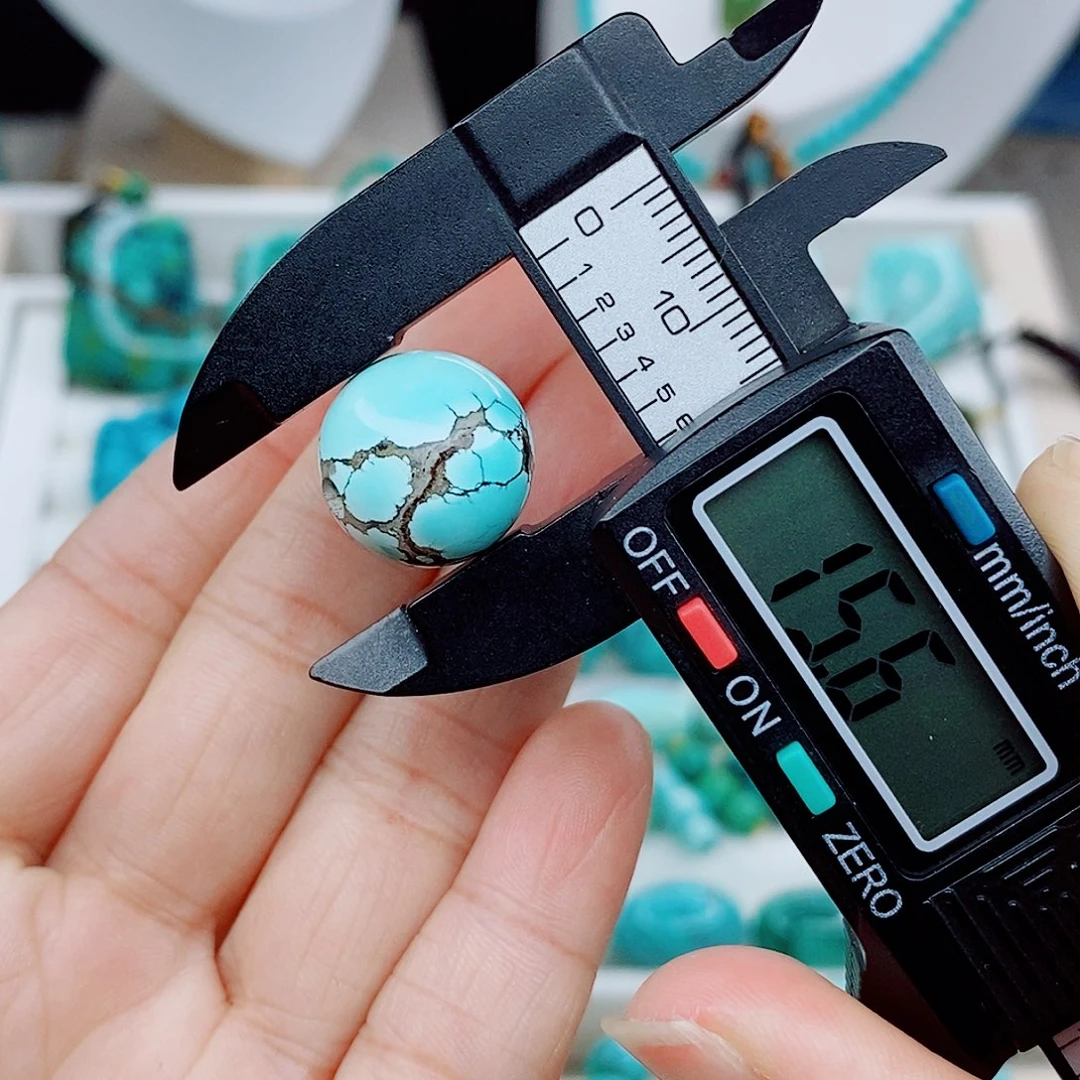 绿松石未镶嵌颈饰