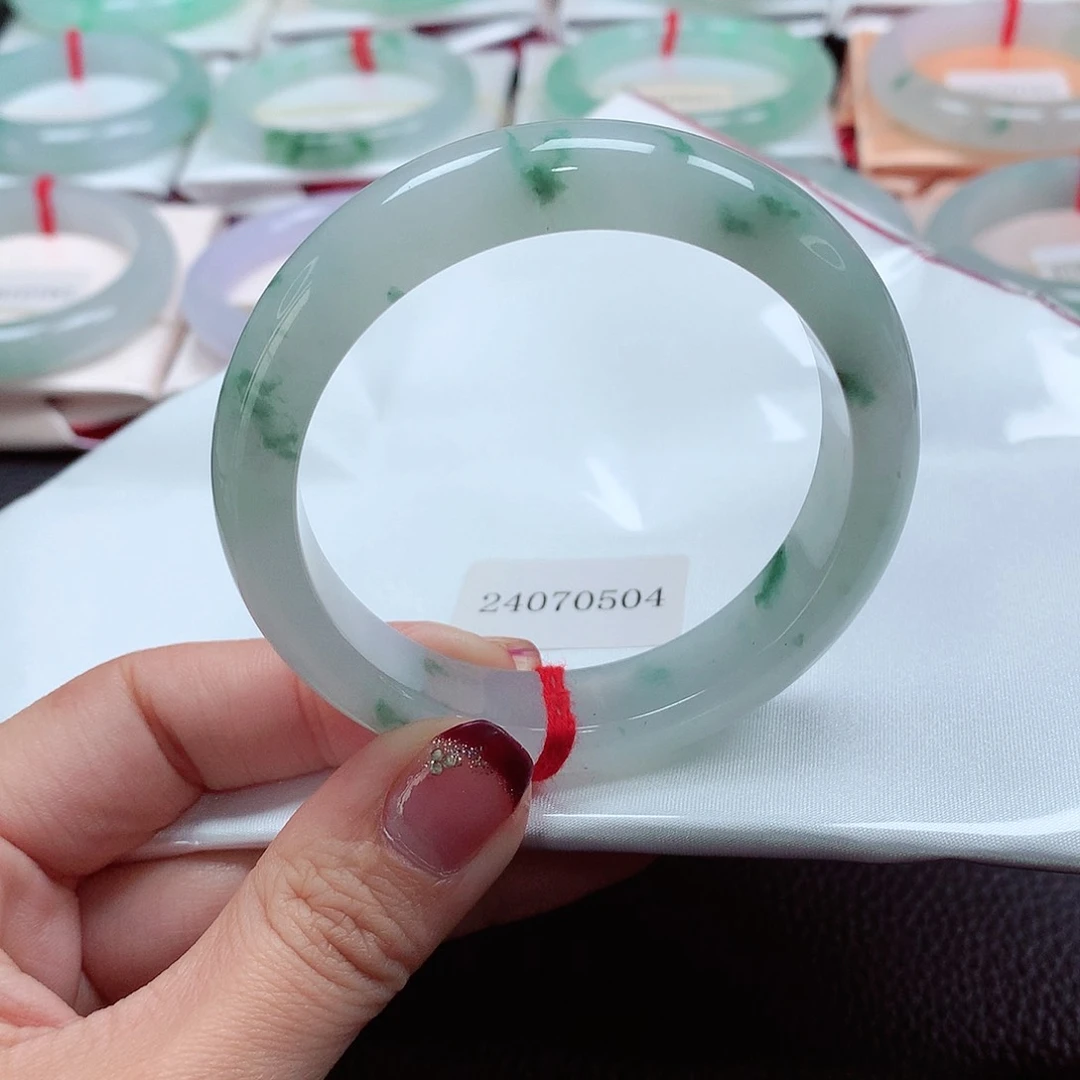 翡翠手镯未镶嵌天然A货翡翠