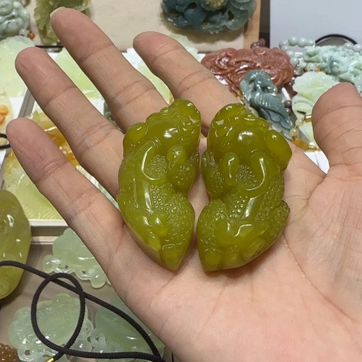 蛇纹石玉吊坠未镶嵌