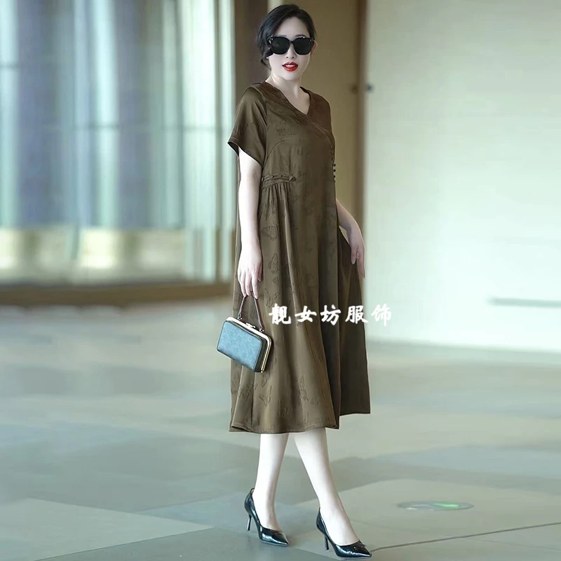 阔版大码连衣裙夏季新款垂坠感洋气长裙宽松遮肚显瘦V领过膝裙子