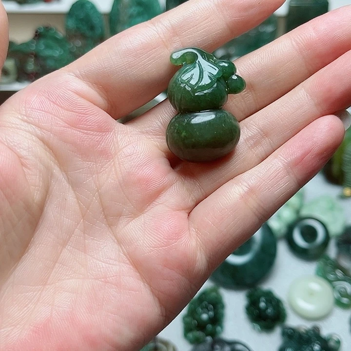 独山玉未镶嵌吊坠