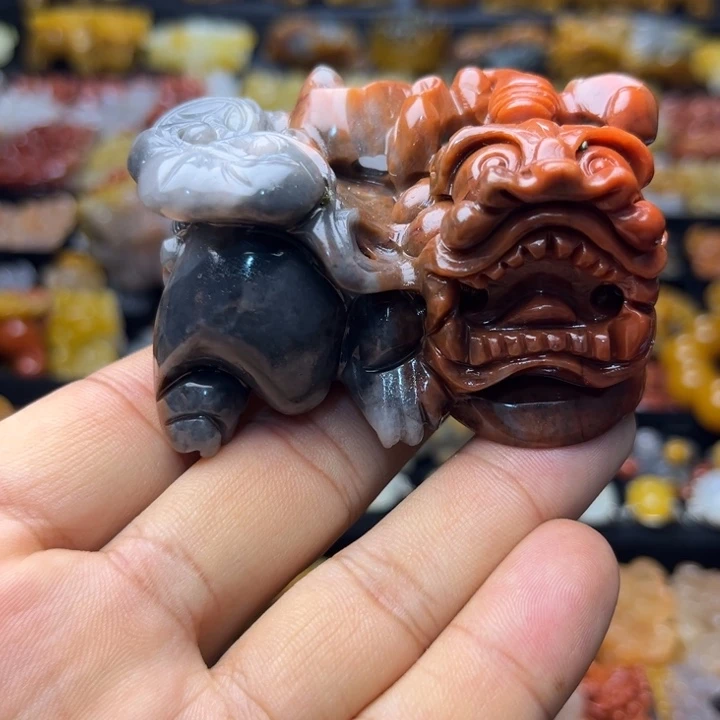 未镶嵌石英质玉（黄龙玉）颈饰