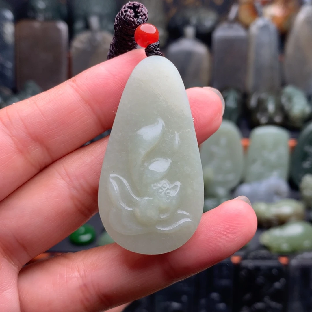 和田玉未镶嵌颈饰挂件05（有包容）