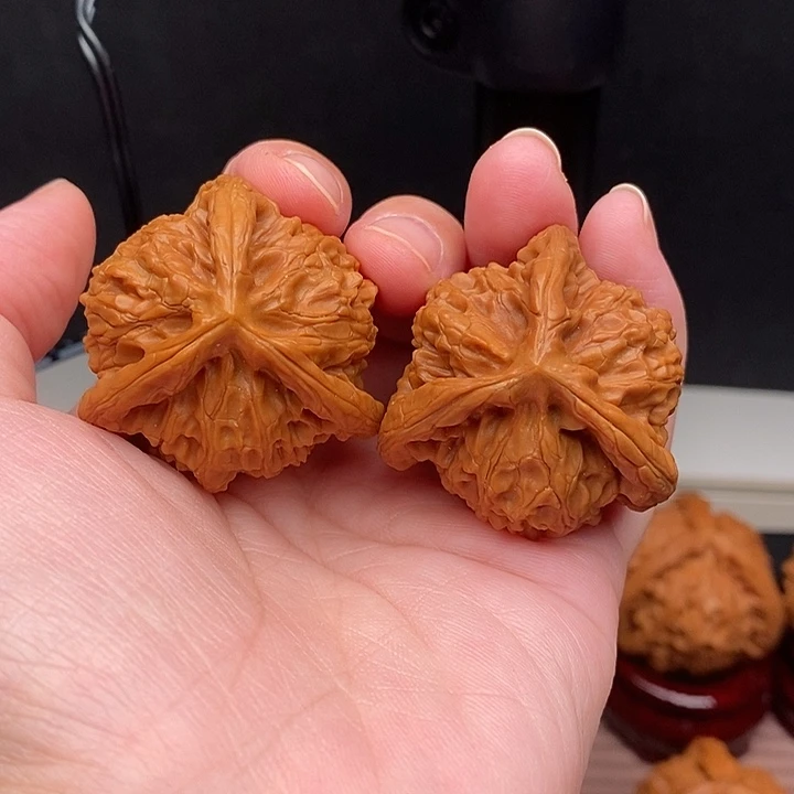 我***啊文玩核桃吊坠宫灯