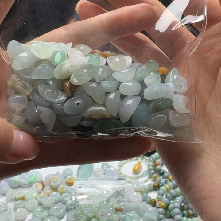 未镶嵌挂件翡翠福利1个，不包邮，拍一单邮费发货