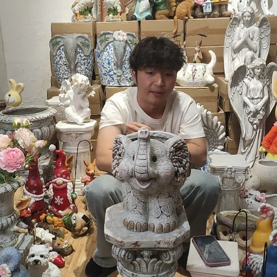 合成树脂大象花盆一个