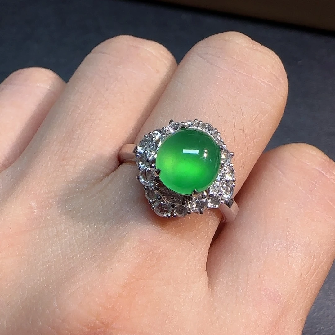 翡翠18K金镶嵌戒指蛋面