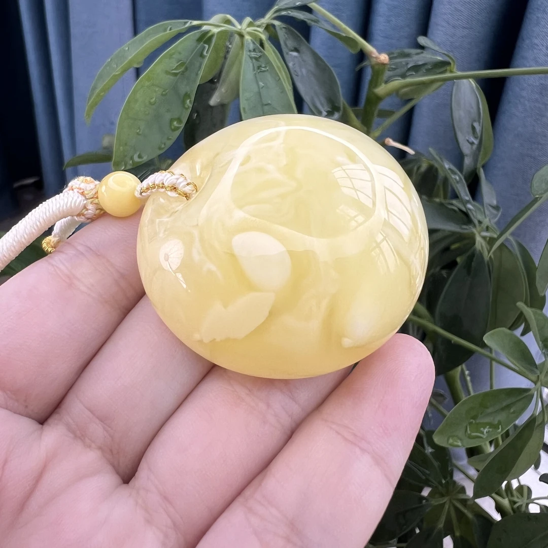 天然俄料白妖花蜜蜡公主扣吊坠27.2g（含绳） 带证书