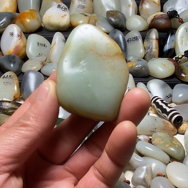 和田玉未镶嵌颈饰吊坠