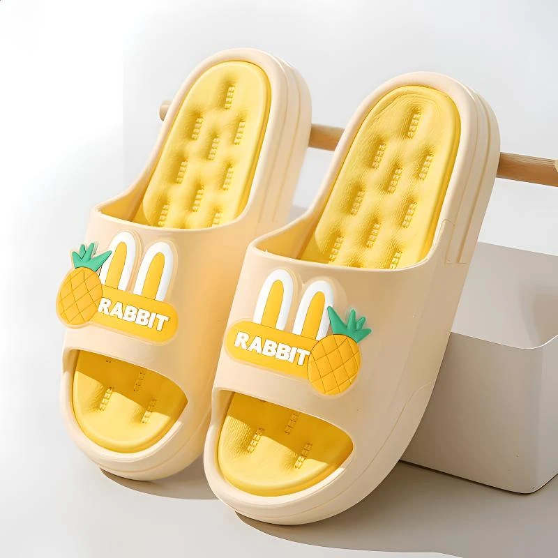 2025新款夏季家居踩屎感软底拖鞋女厚底室内家居洗澡防滑浴室凉拖