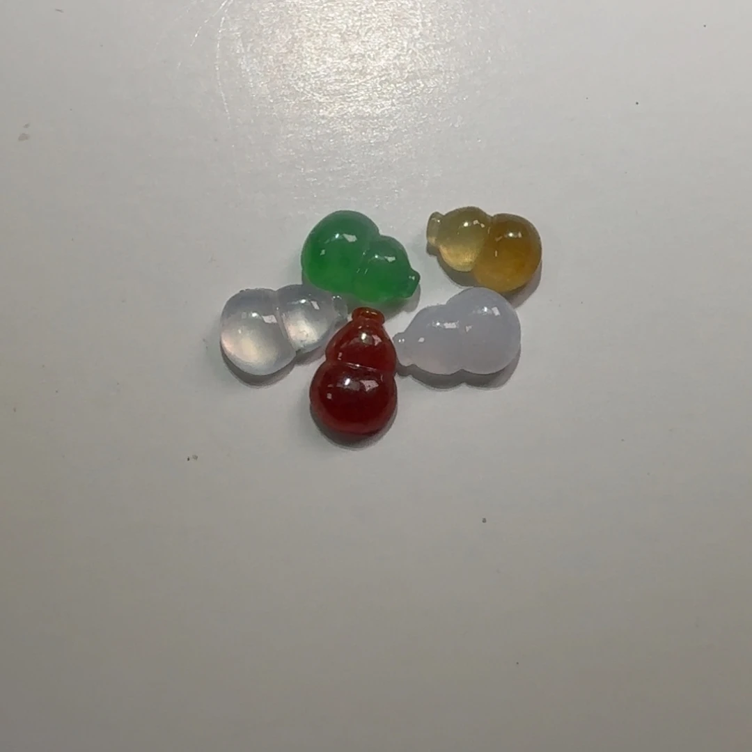 翡翠未镶嵌颈饰葫芦