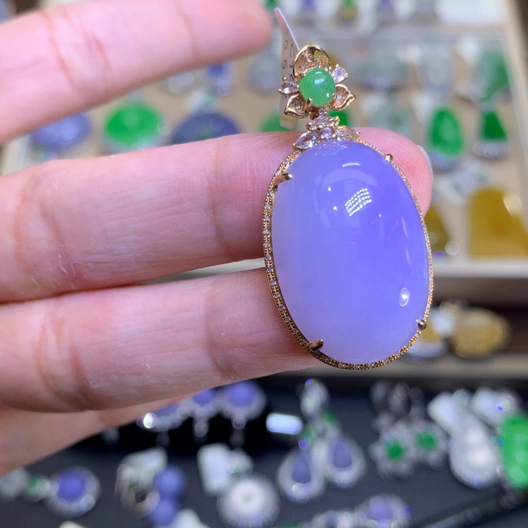 翡翠18K金镶嵌颈饰翡翠