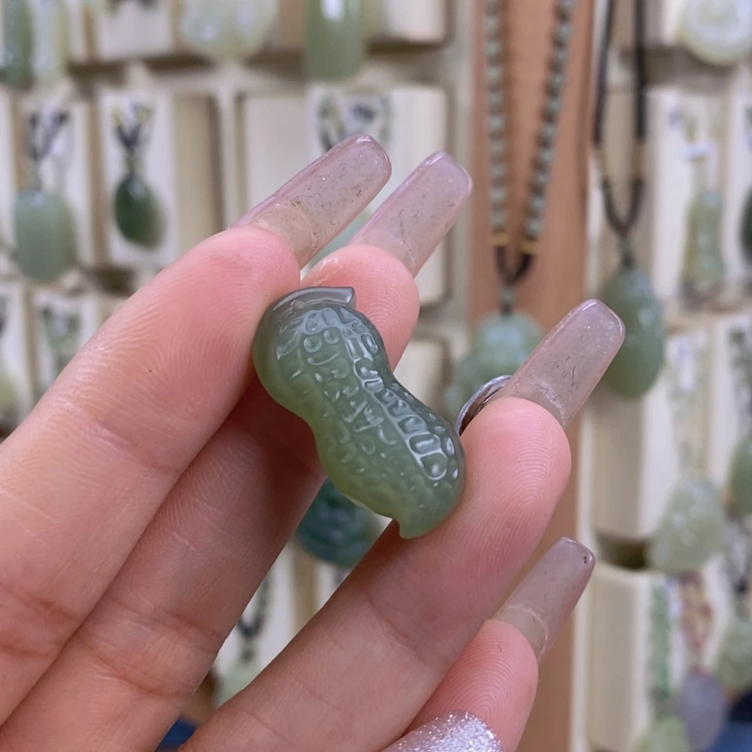 随***缘和田玉未镶嵌颈饰