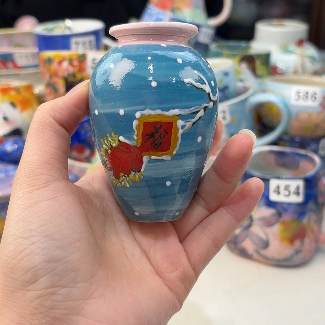 瓷片兔兔好可爱呀打个好