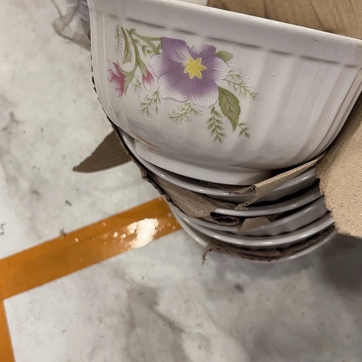 晨**曜17.5公分，右中彩菜馆菜碗