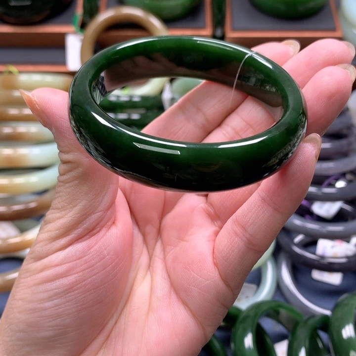 【闪购商品】未镶嵌手镯和田玉（碧玉）