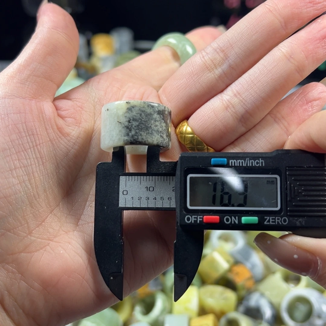 蛇纹石玉未镶嵌戒指