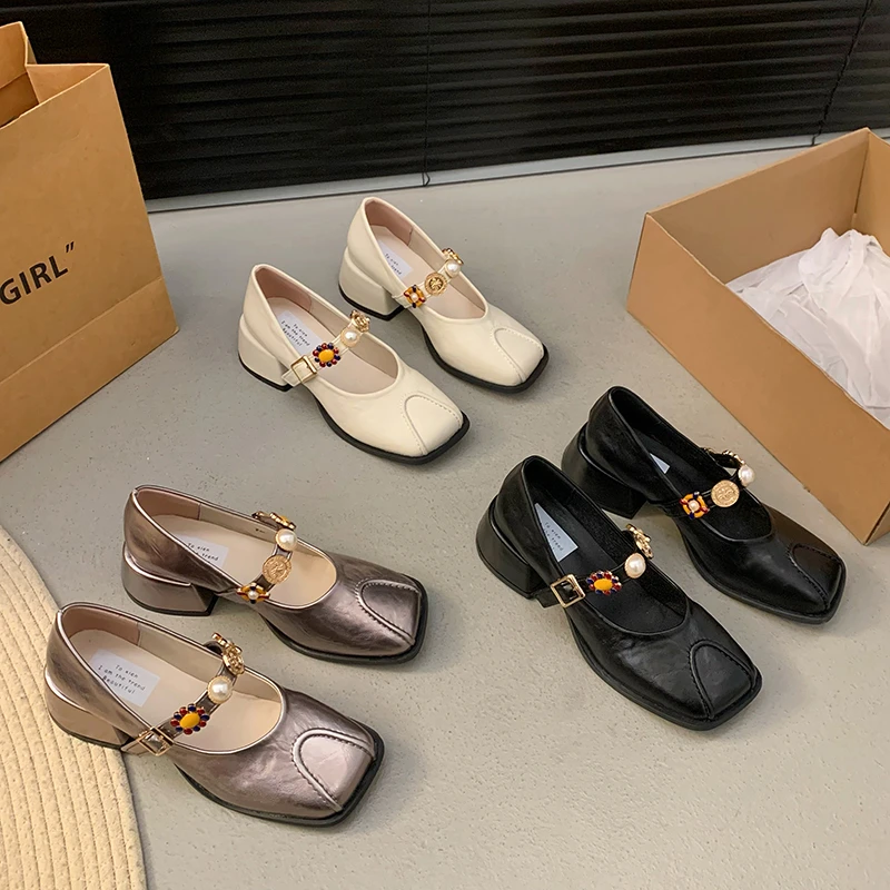 2025年新款小众民族风爆款软皮徽章扣日常方头粗跟玛丽珍女鞋单鞋