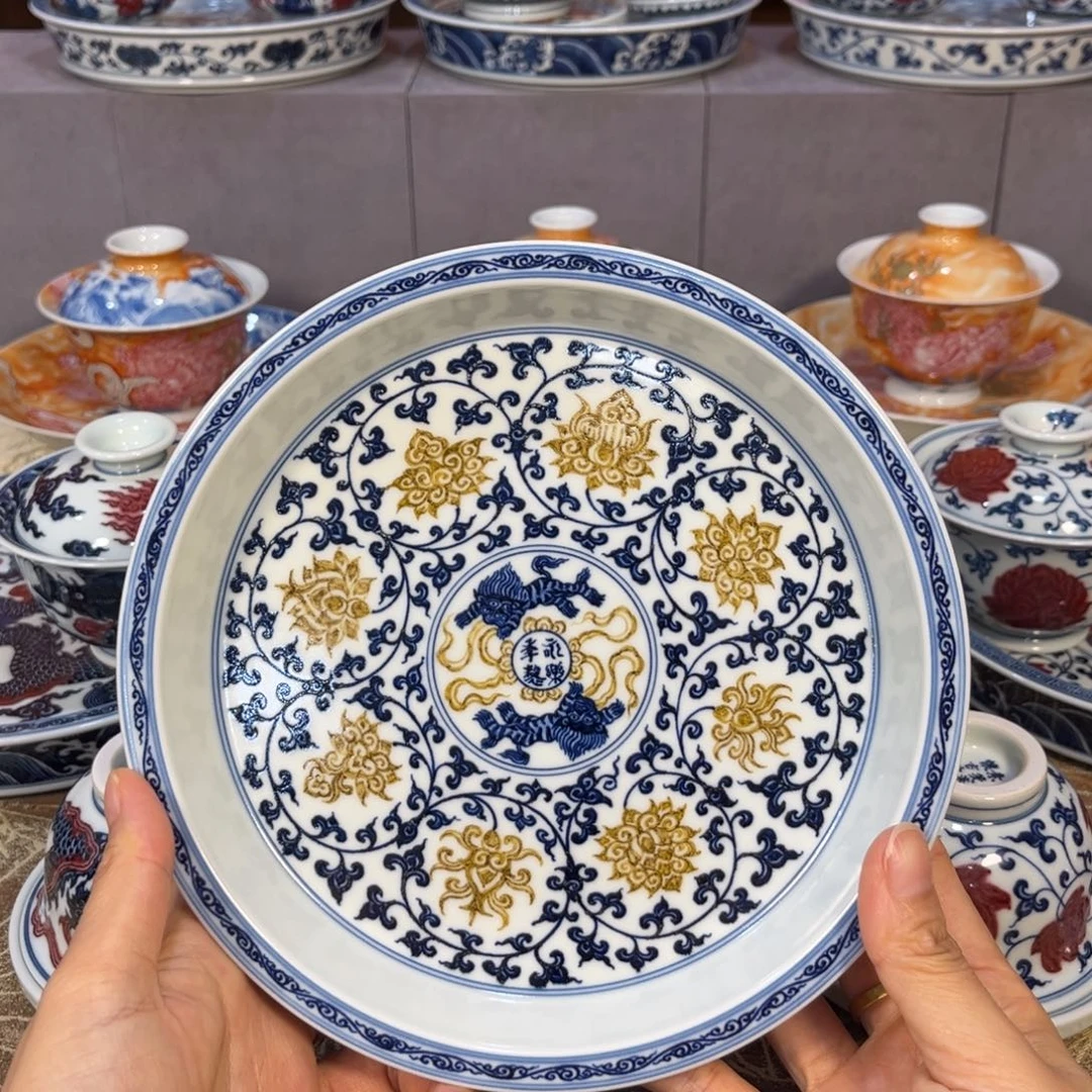 青花釉里金缠枝莲壶承