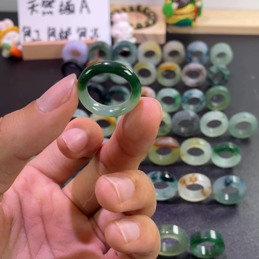 L***k定制翡翠未镶嵌戒指