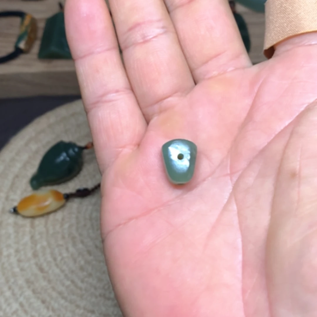 【闪购商品】颈饰未镶嵌岫岩老玉（透闪石质玉）