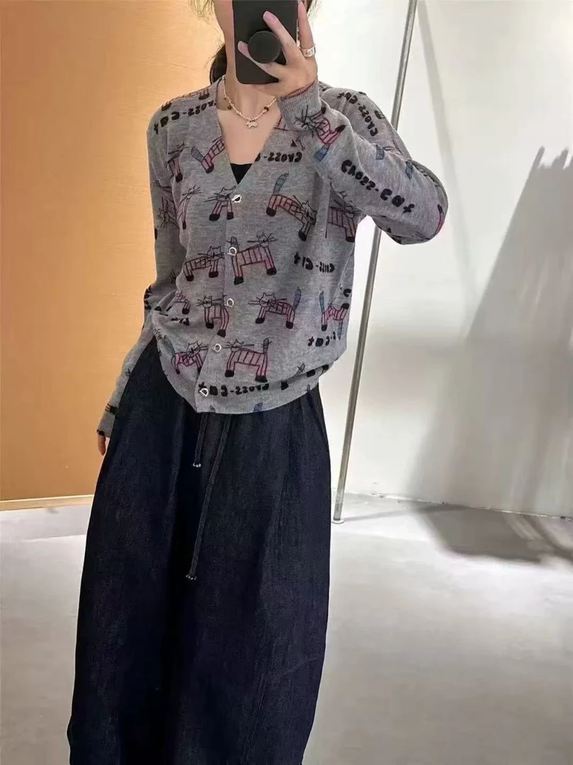 [V8821]VISHALL欧洲站细羊毛袖印花落猫针织卡通v领OT扣秋季新品