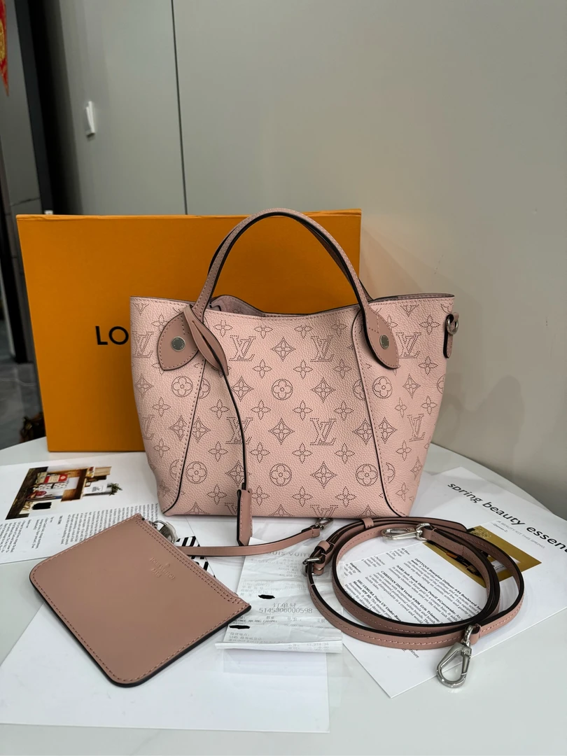 99新 LV 镂花穿孔月光女神手提单肩斜挎包水桶包子母包