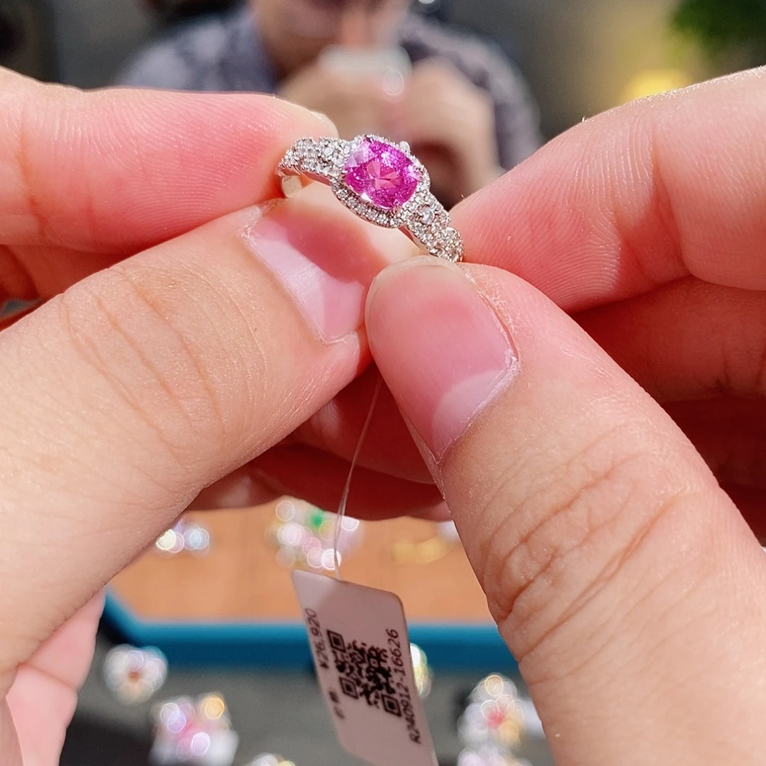 戒指彩色蓝宝石18K金镶嵌吉尔徳无烧帕帕拉恰1.15ct