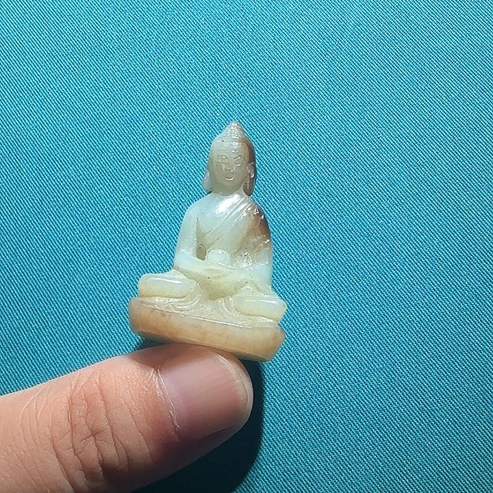 民**玩佛像造型独特漂亮