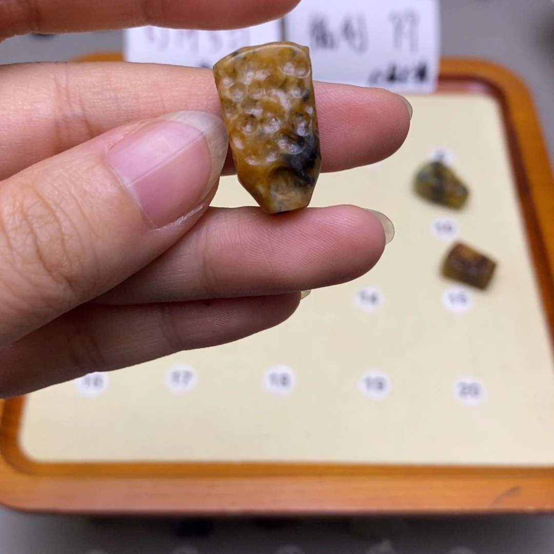 羽***鹤蛇纹石玉未镶嵌配饰