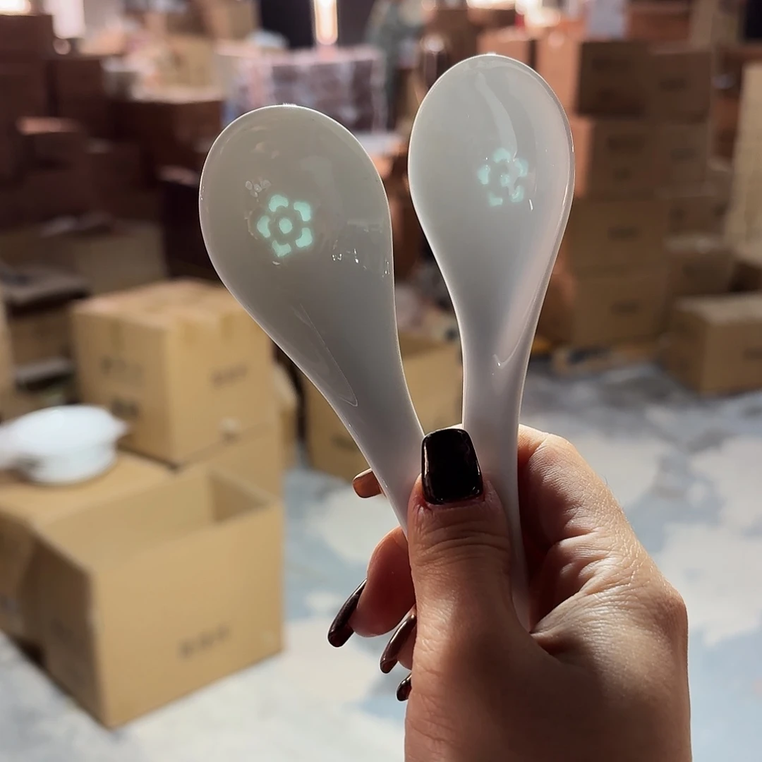 景德镇小勺两个微瑕