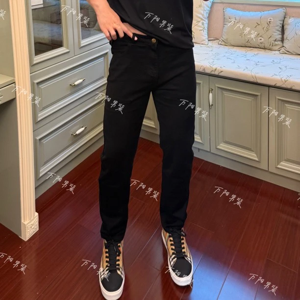 2025秋冬新款小直筒黑牛潮流时尚防褪色黑色牛仔裤Z9210