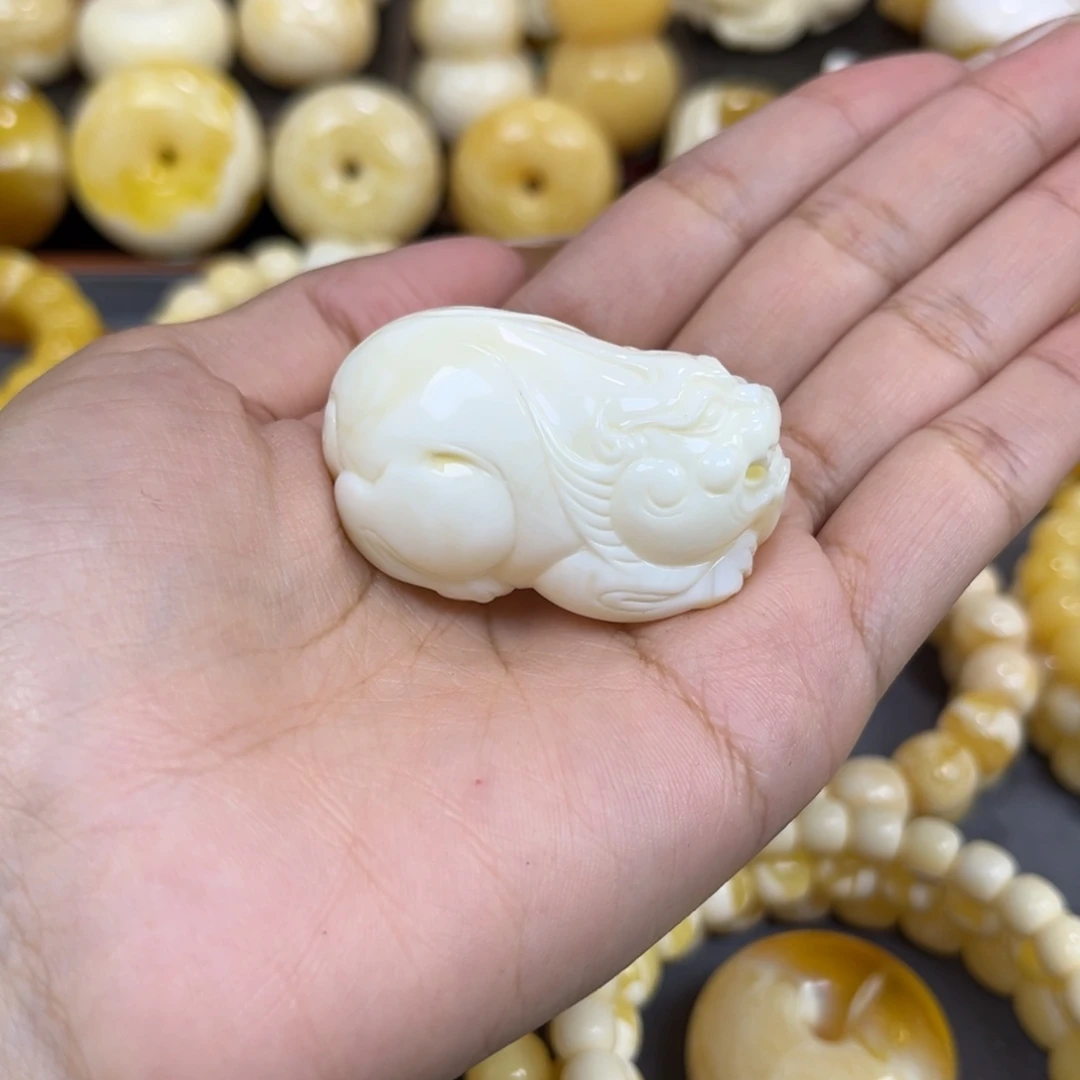 琥珀未镶嵌手串……