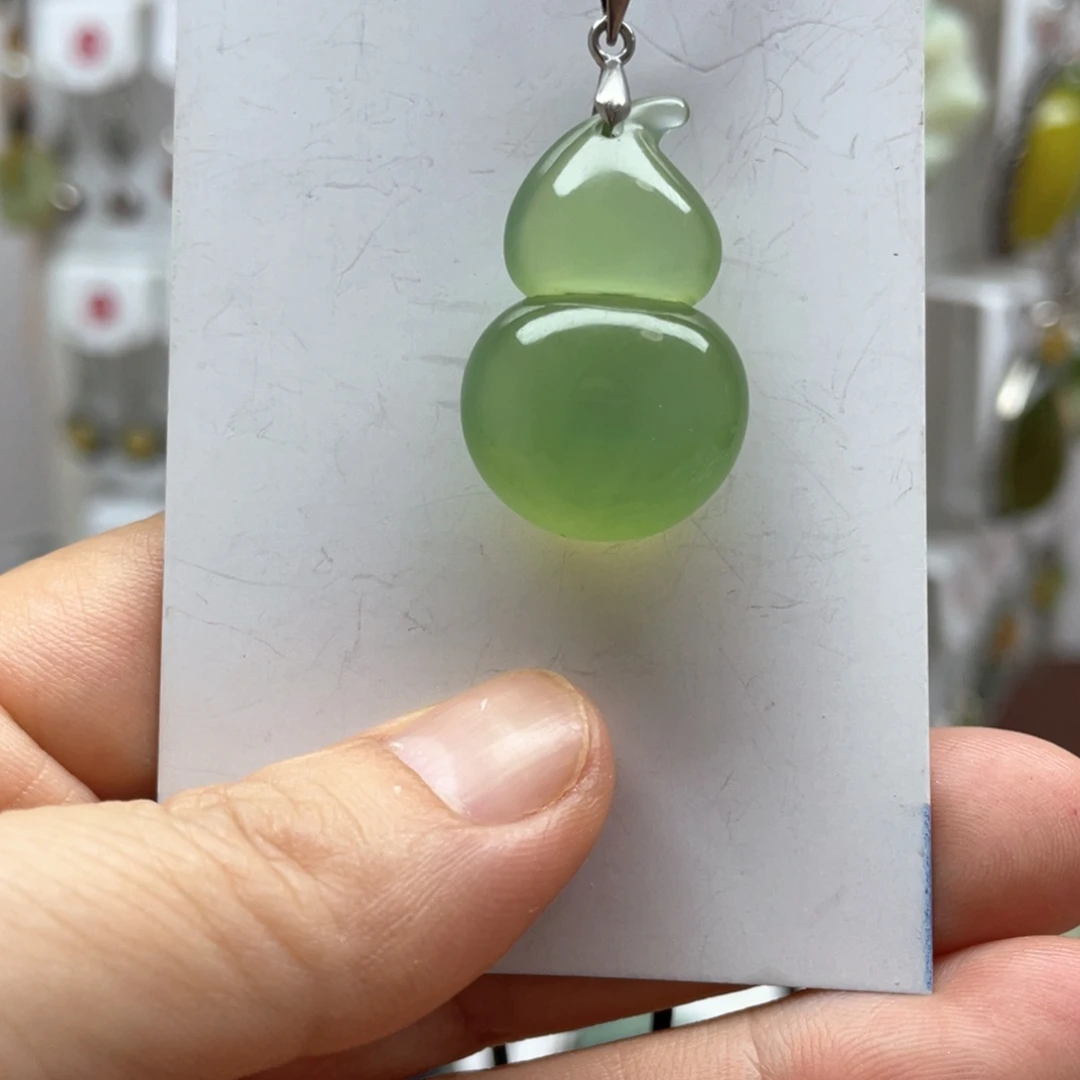 蛇纹石玉未镶嵌吊坠