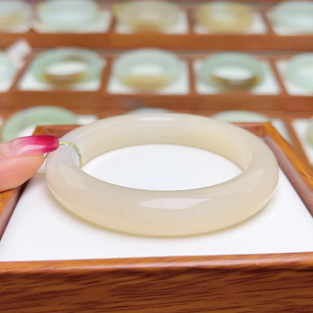 和田玉手镯未镶嵌56.6