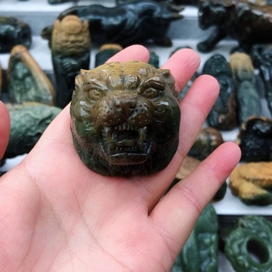 未镶嵌岫岩河磨玉（透闪石质玉）把件