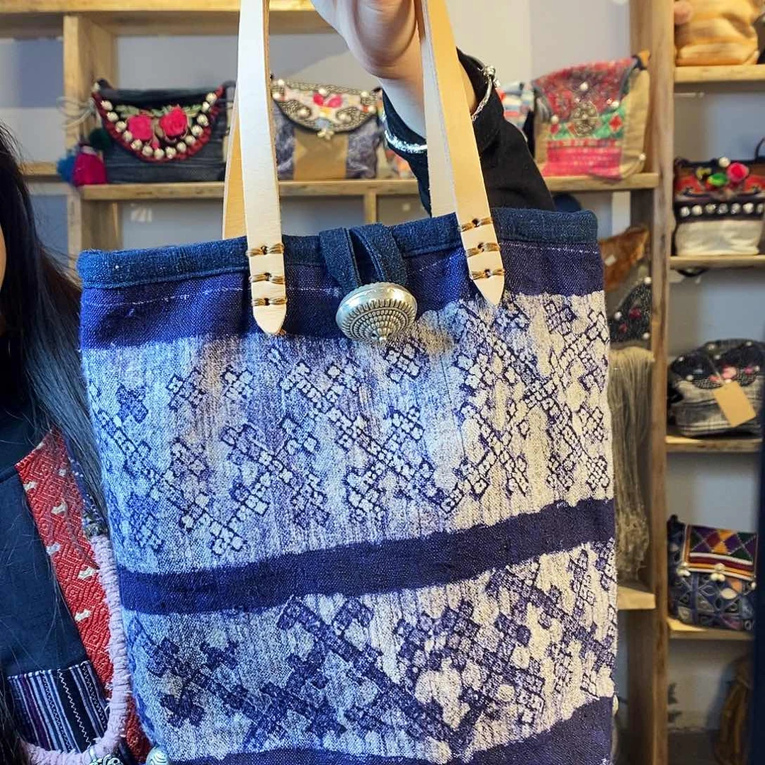 织绣麻棉蜡染手提包