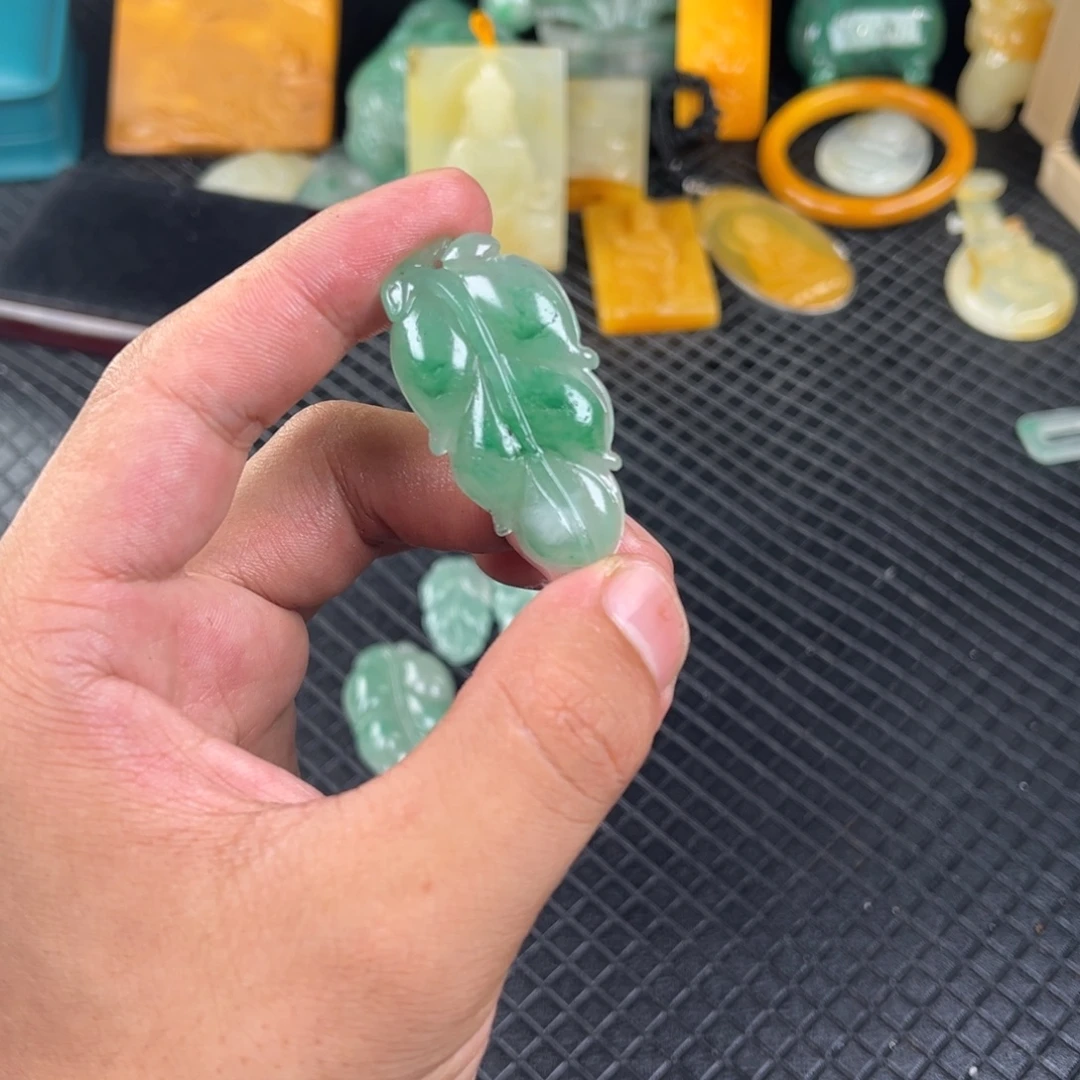 石英质玉（非洲翠）未镶嵌摆件