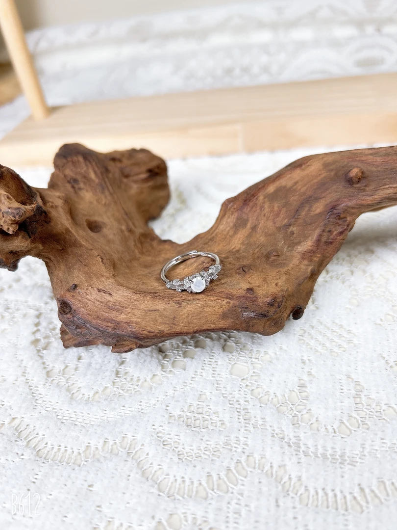 天然A货翡翠S925银镶蕾丝款白蛋面戒指-多样性发货