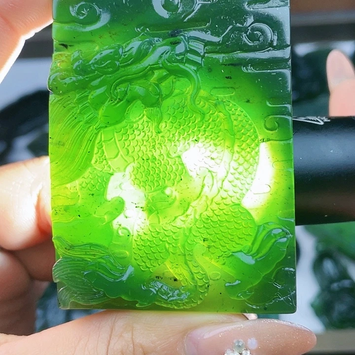 蛇纹石玉未镶嵌挂件泰山玉龙牌