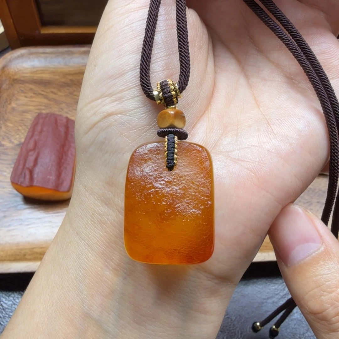 琥珀未镶嵌吊坠(赠链)