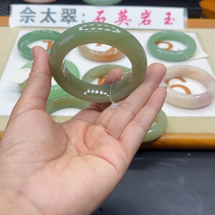 未镶嵌手镯石英质玉?****?