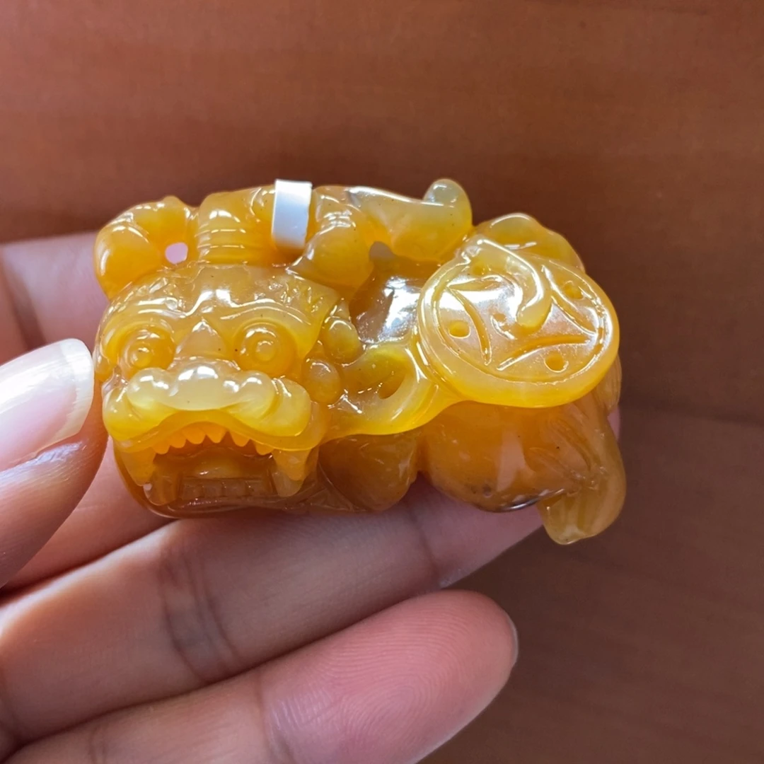 石英质玉（黄龙玉）未镶嵌颈饰