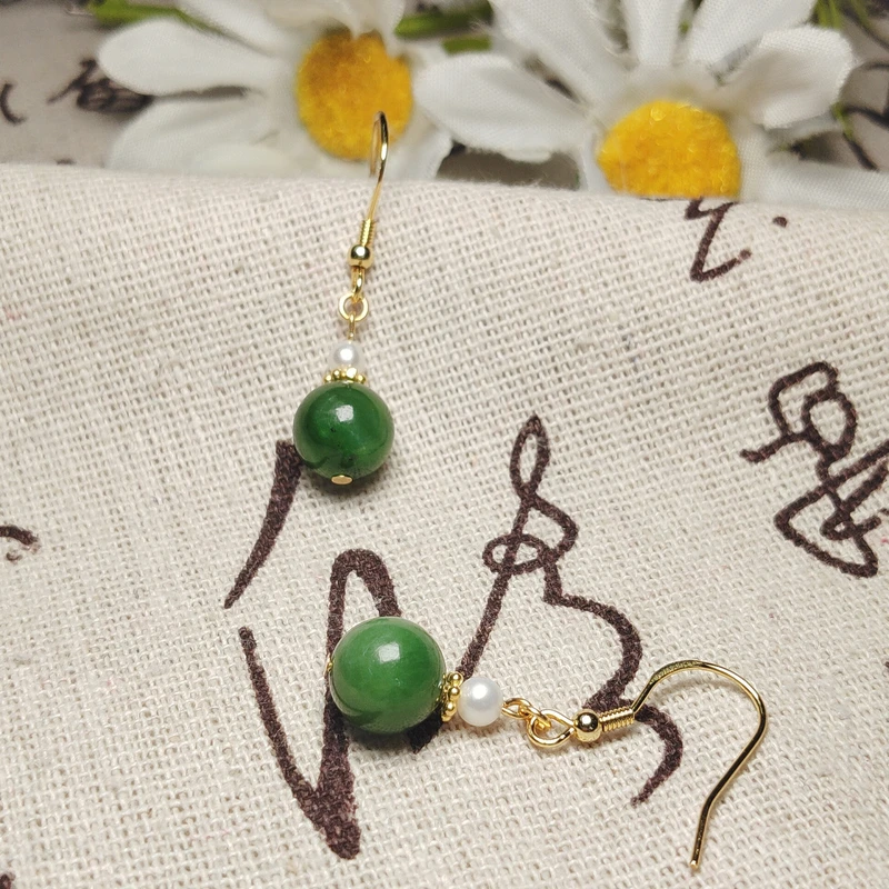 约9mm和田玉碧玉圆珠搭约3mm+珍珠银配件耳钩