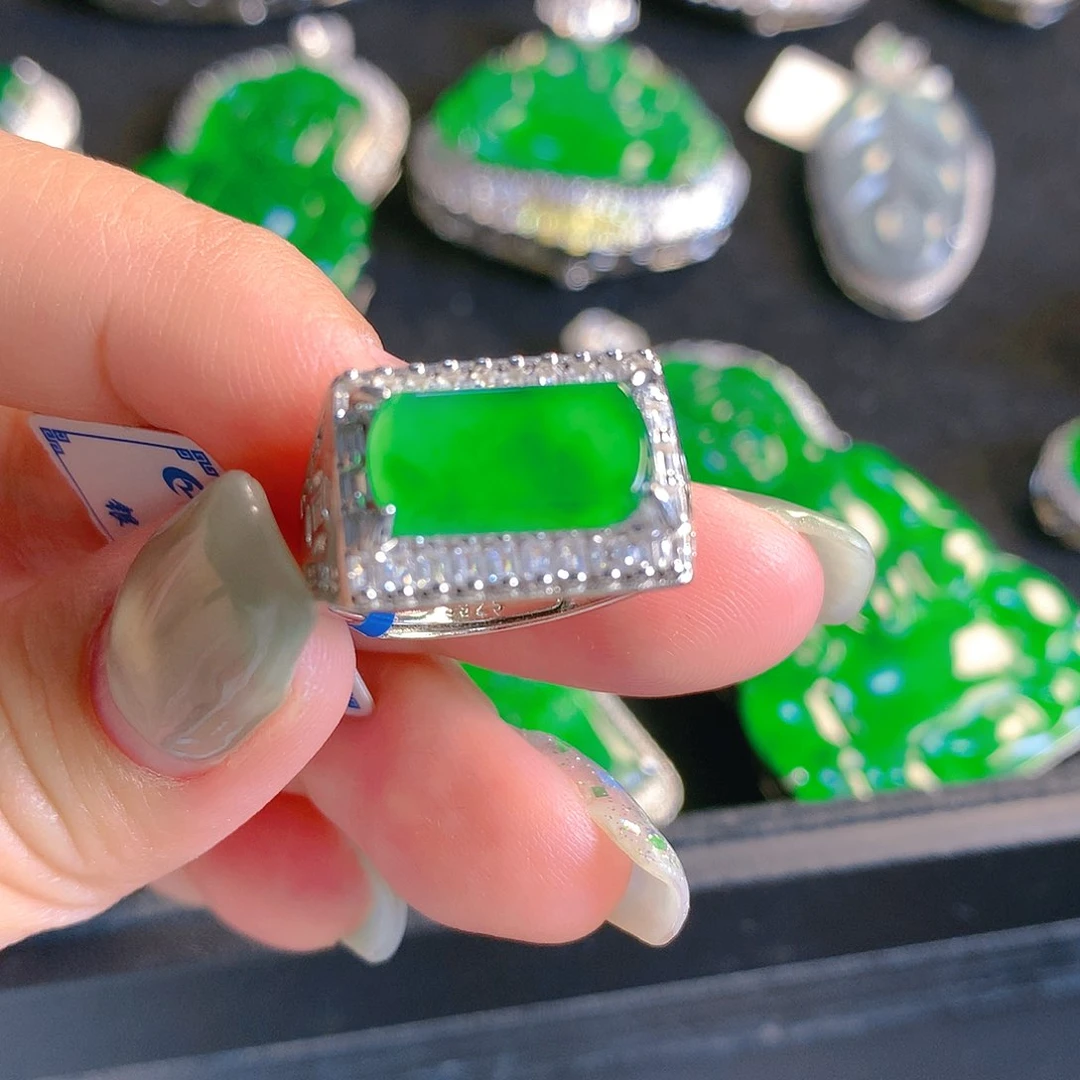 翡翠颈饰银S925镶嵌翡翠