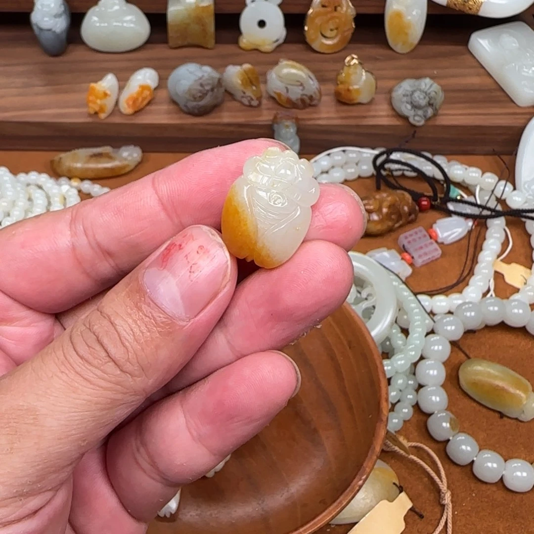 好***在和田玉未镶嵌吊坠(不含链)
