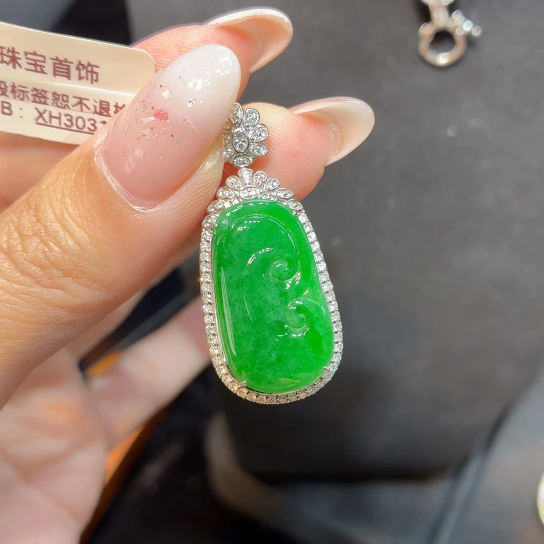 翡翠18K金镶嵌颈饰天然缅甸翡翠