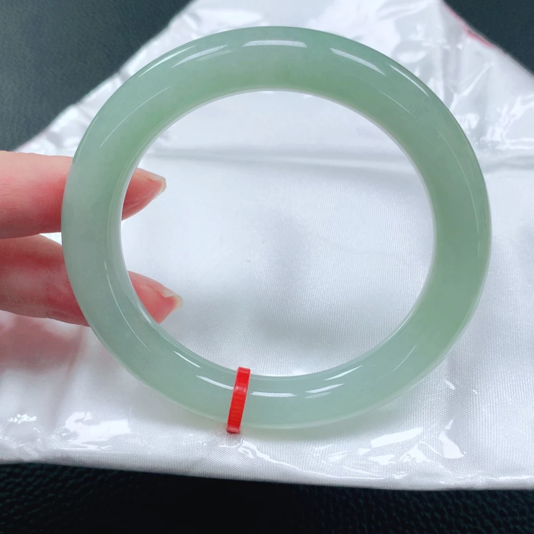 翡翠手镯未镶嵌53圈