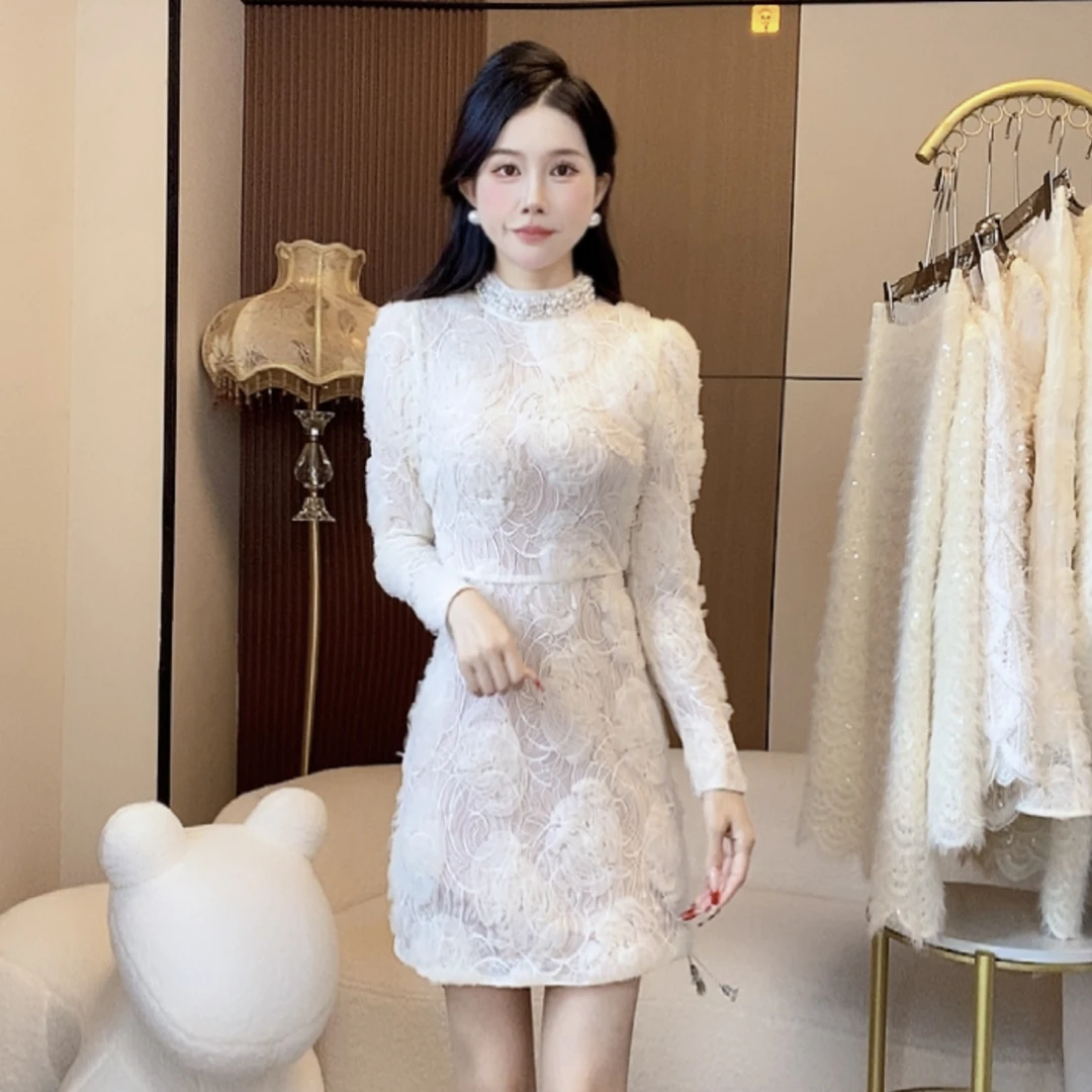 秋冬手工立体雕花连衣裙尽显粉黛氛围女神气质