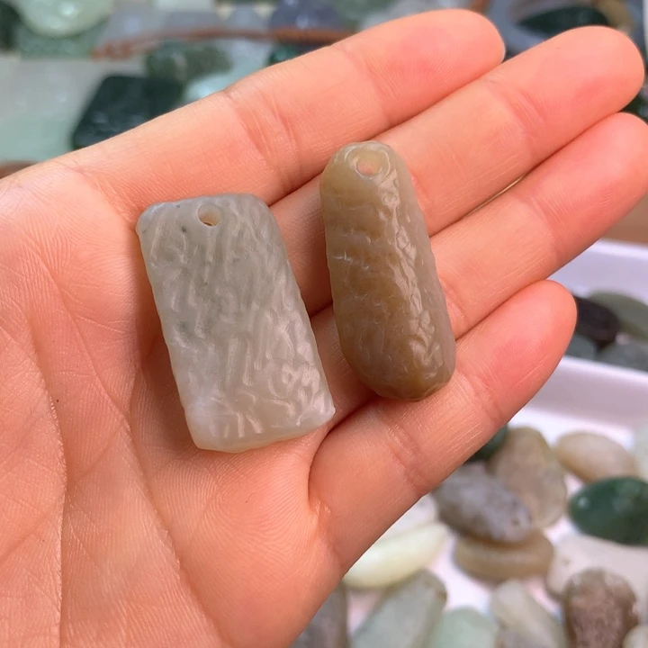 和田玉颈饰未镶嵌云***花